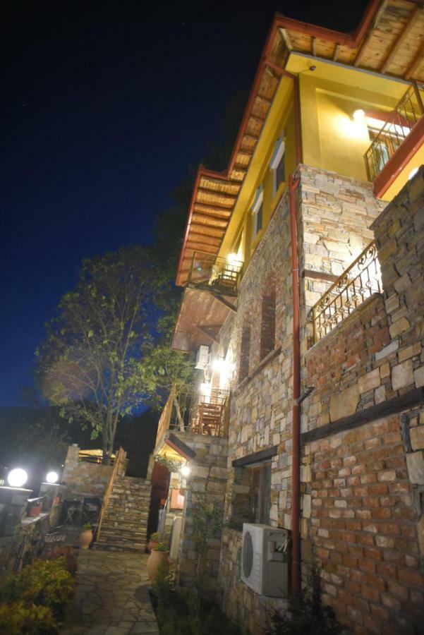 Santa Marina Guesthouse Káto Loutrákion Exterior foto